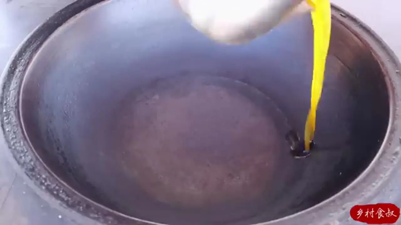غذای روستایی در چین؛ پخت خوراک سنتی با خروس، صدف و اختاپوس