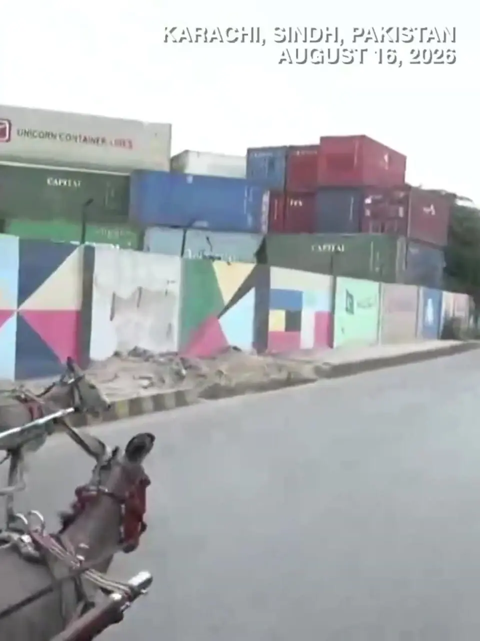 مسابقه پرهیجان گاری‌های الاغ در کراچی