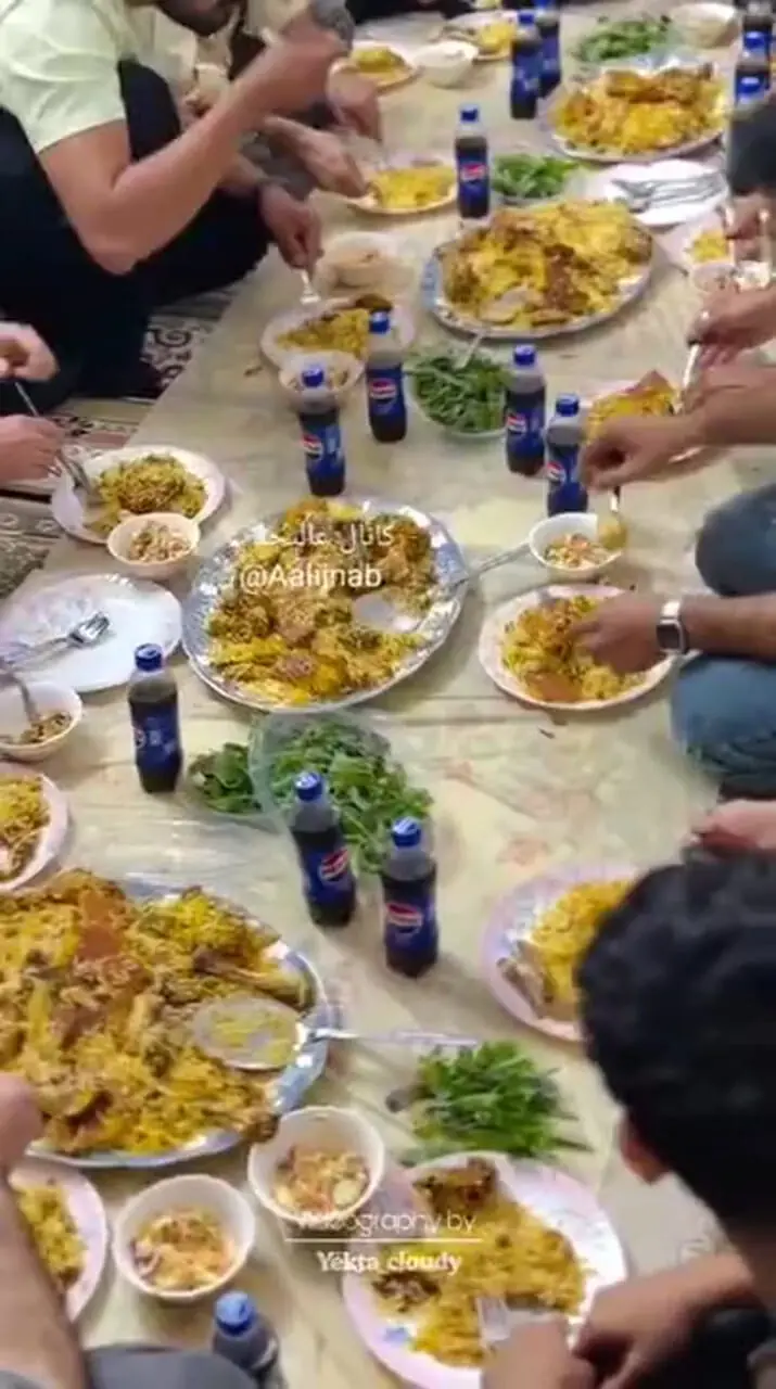 جشن عجیب و پرزرقوبرق یک بلاگر برای پایان خدمت سربازی پسرش