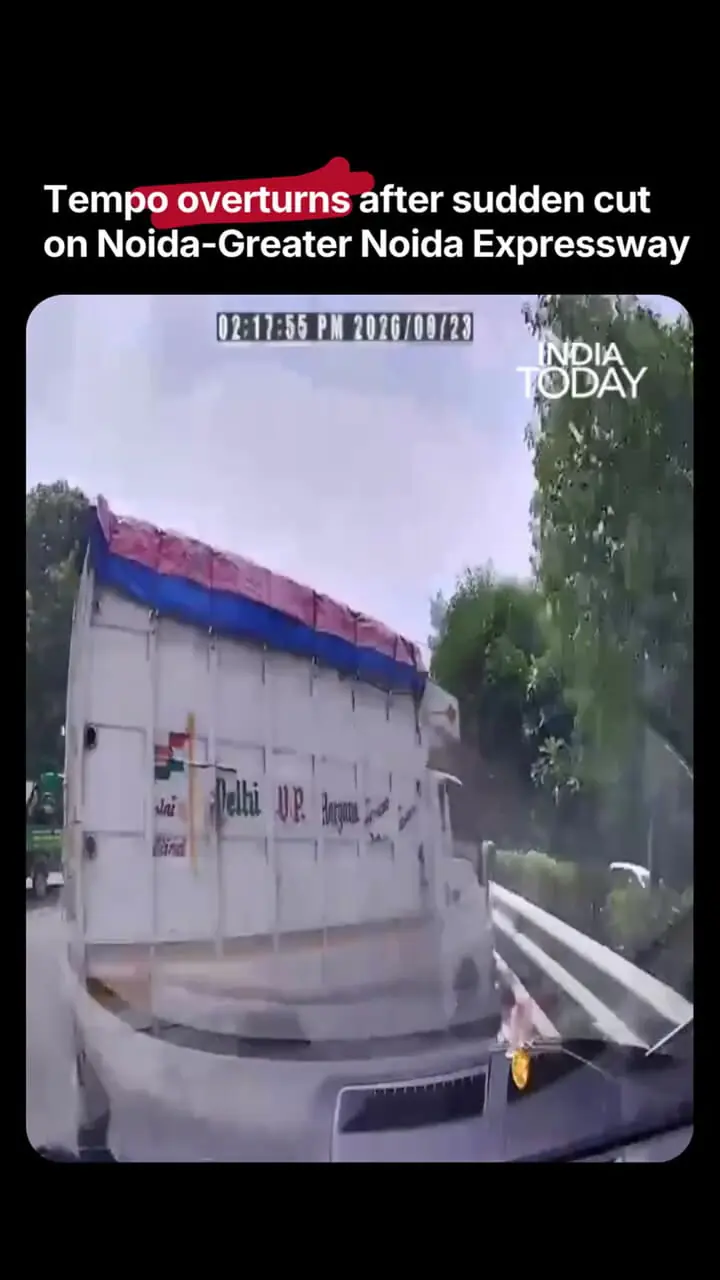 لحظه واژگونی کامیون پس از برخورد با شاسی‌بلند