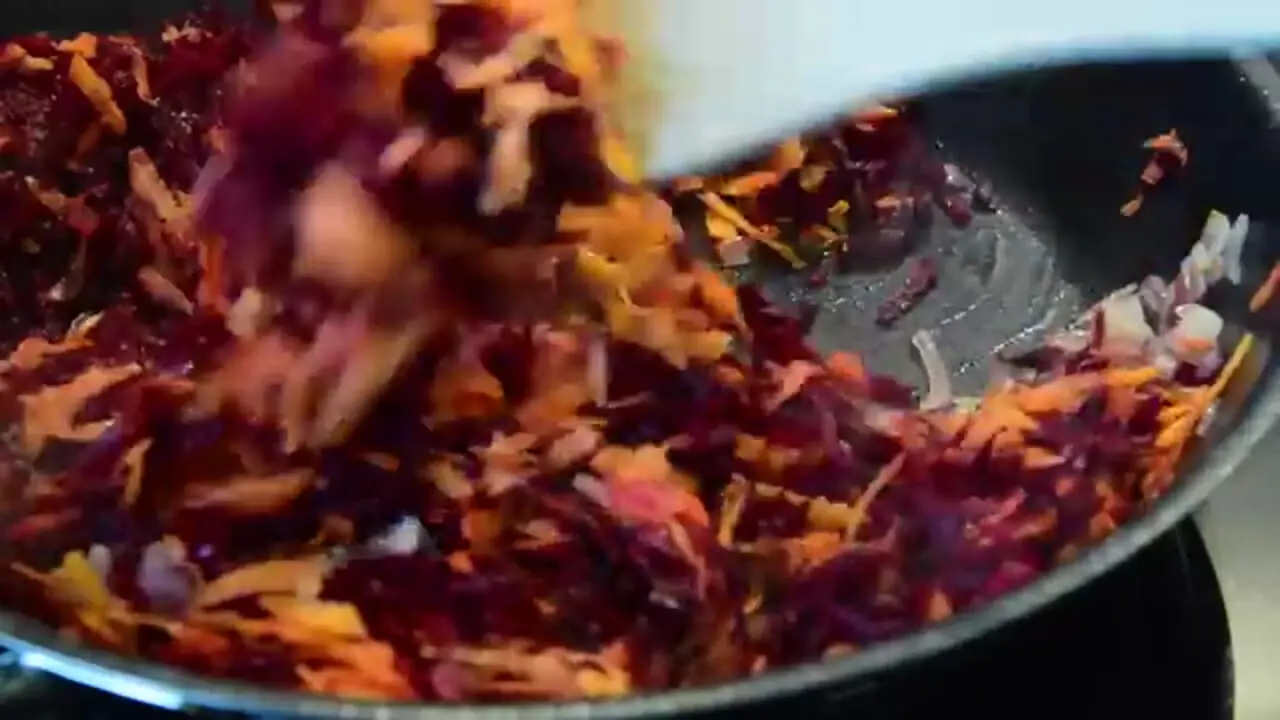طرز تهیه یک سالاد ساده و جدید با لبو و هویج برای شام