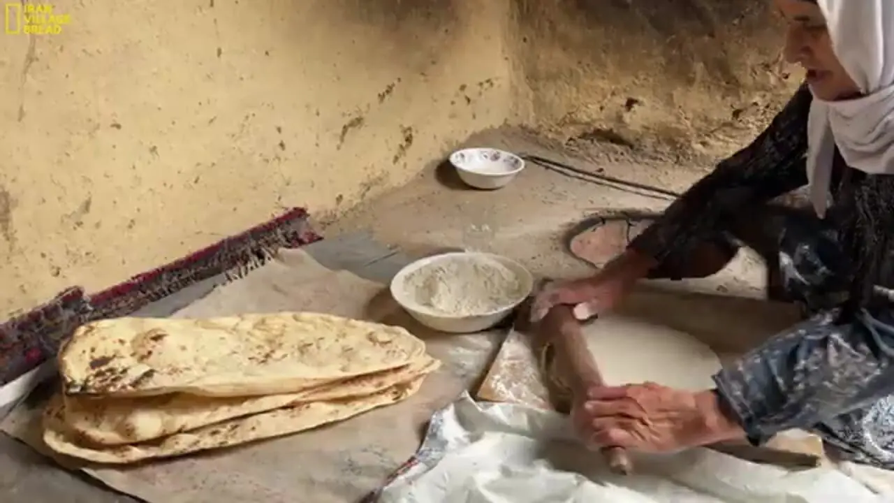 غذای روستایی در ایران؛ پخت نان تافتون و بربری در تنور به روش سنتی