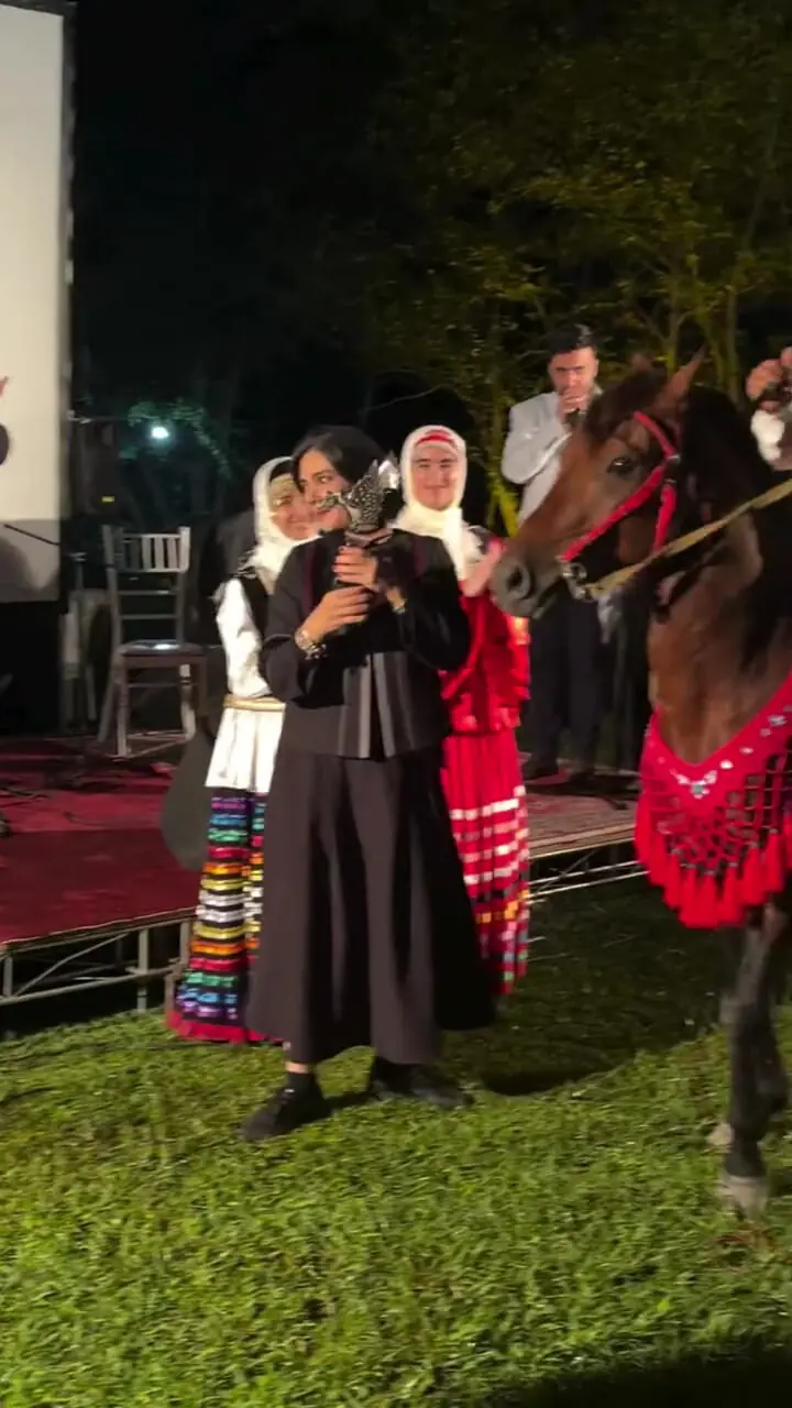 ببینید| لیندا کیانی در اختتامیه جشنواره فیلم فضای باز لاهیجان