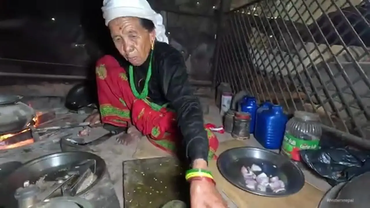 غذای روستایی در نپال؛ پخت خوراک با کدو تنبل در روستایی کوهستانی دورافتاده