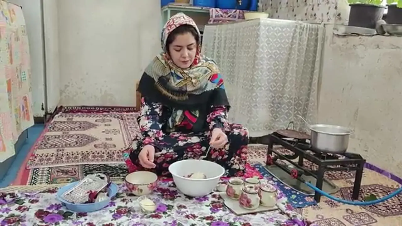 غذای روستایی در ایران؛ پخت سبزی پلو با ماهی شکم پر در روستایی زیبا