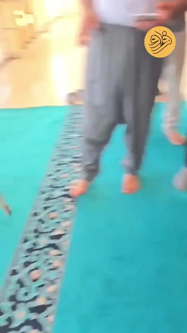 مهمانان ناخوانده در مسجد