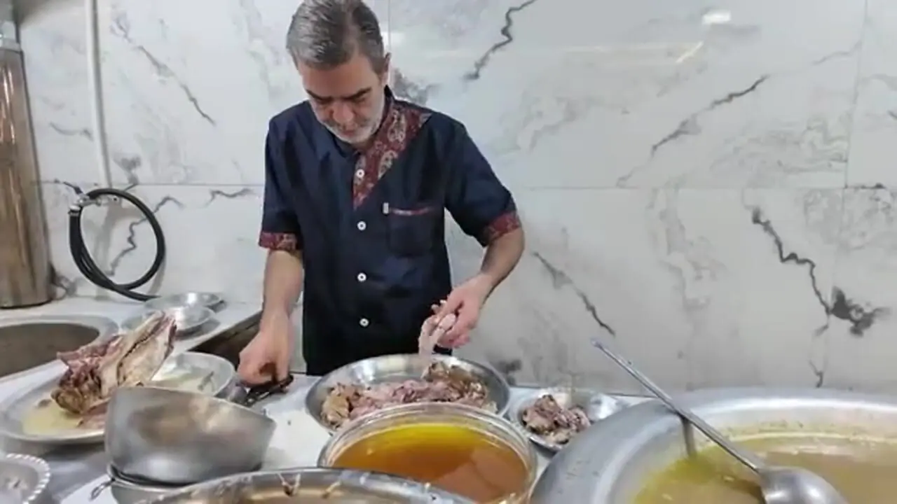غذای خیابانی در ایران؛ فرآیند دیدنی طبخ کله پاچه در تهران