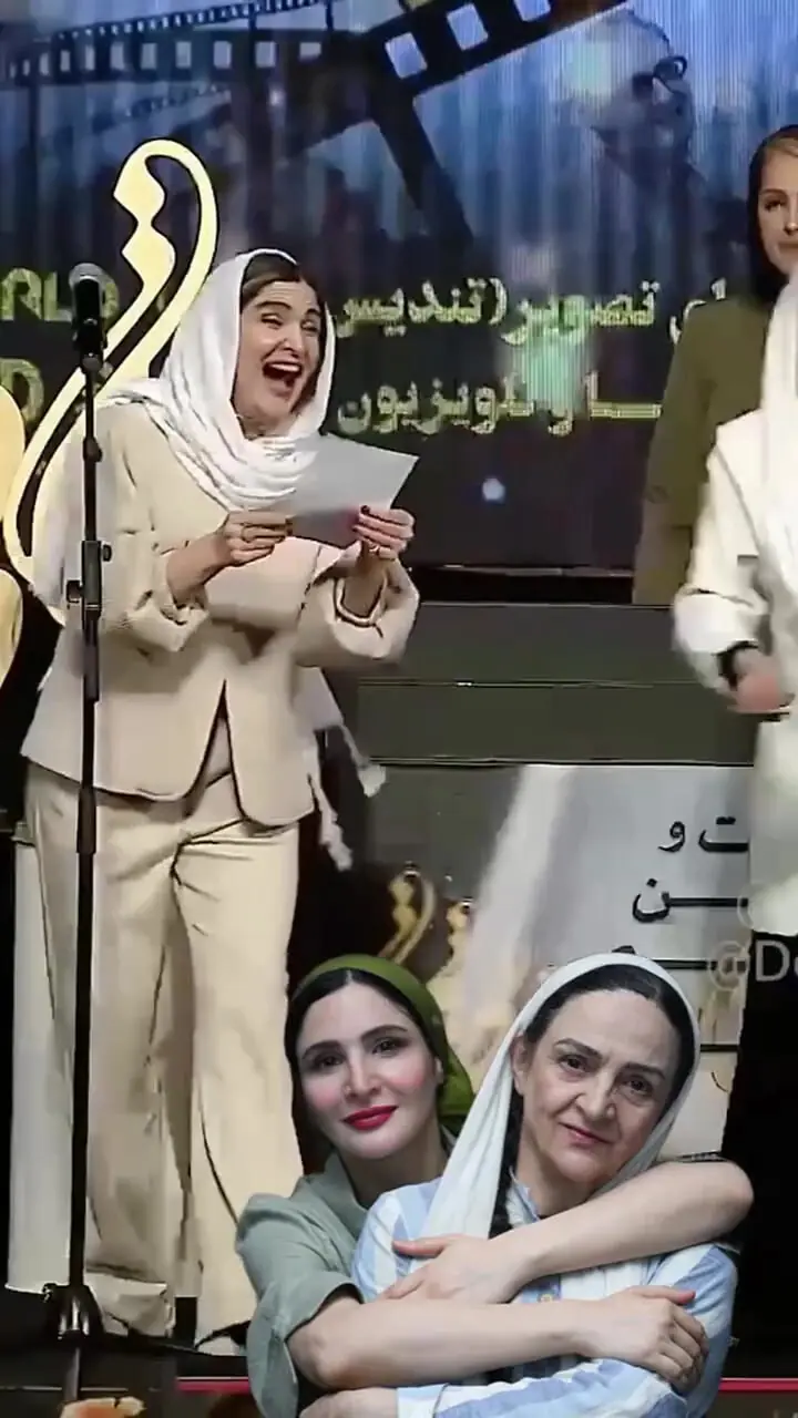 گلاب آدینه روی صحنه هم دخترش را تربیت کرد!