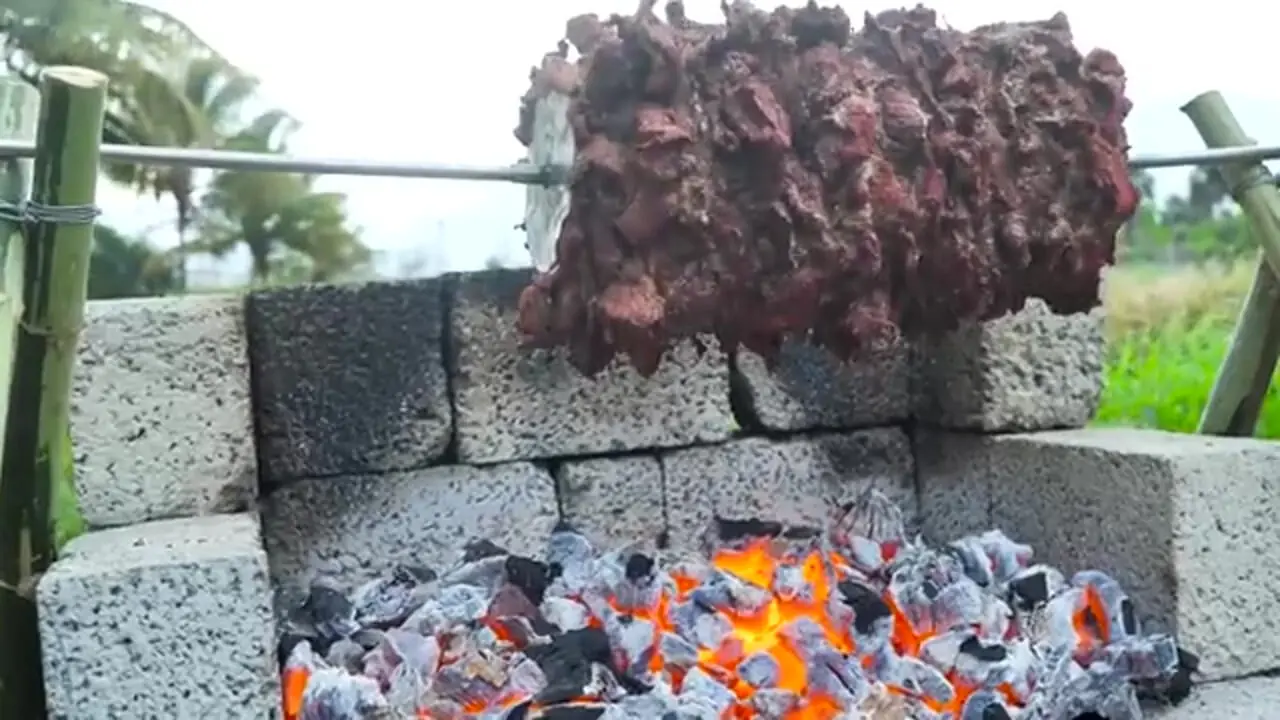 غذای روستایی در هند؛ مراحل دیدنی تهیه کباب شاورما با 40 کیلوگرم گوشت گاو